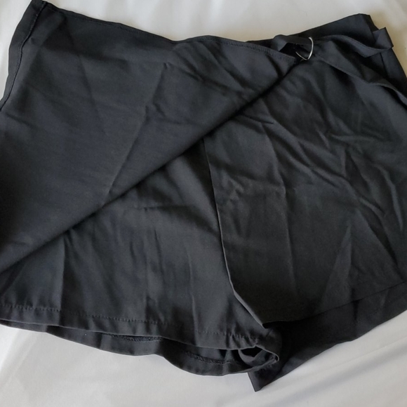 SHEIN Zipup Skirted Shorts - Picture 2 of 5